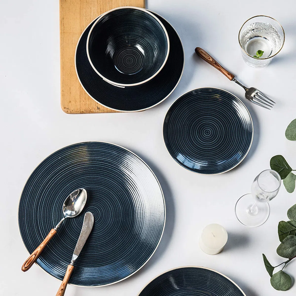 SAeWare Tafelservice aus Keramik, 18-teilig, geprägtes Faden, Porzellan-Geschirr-Kombinationsset, Müslischalen und Steakteller-Set für Restaurant